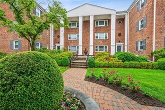 1833 Palmer Ave in Larchmont, NY - Building Photo - Building Photo