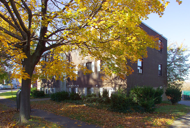 36 Curlew Rd in Quincy, MA - Foto de edificio - Building Photo