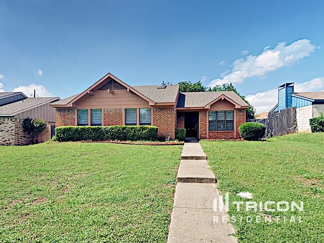 1015 Cedar Run Dr in Duncanville, TX - Building Photo - Building Photo