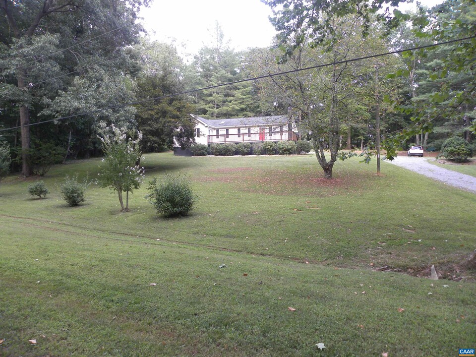 224 Fox Hollow Rd in Ruckersville, VA - Building Photo