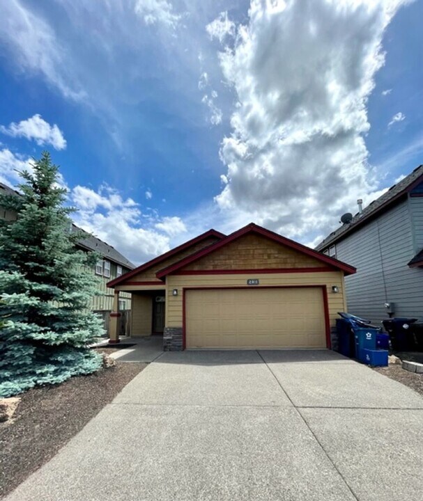 2911 NE Jackdaw Dr in Bend, OR - Building Photo