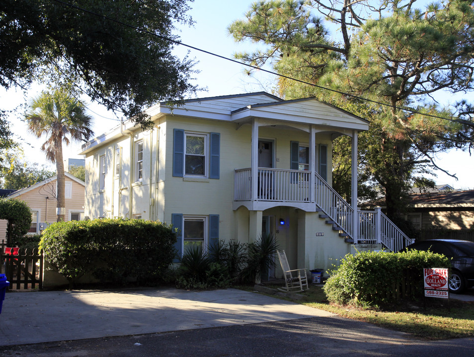 318 E Ashley Ave in Folly Beach, SC - Foto de edificio