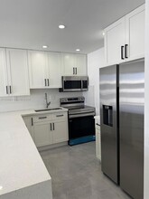16710 NE 9th Ave in Miami, FL - Foto de edificio - Building Photo