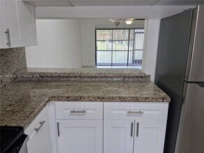 1205 Congressional Way in Deerfield Beach, FL - Foto de edificio - Building Photo