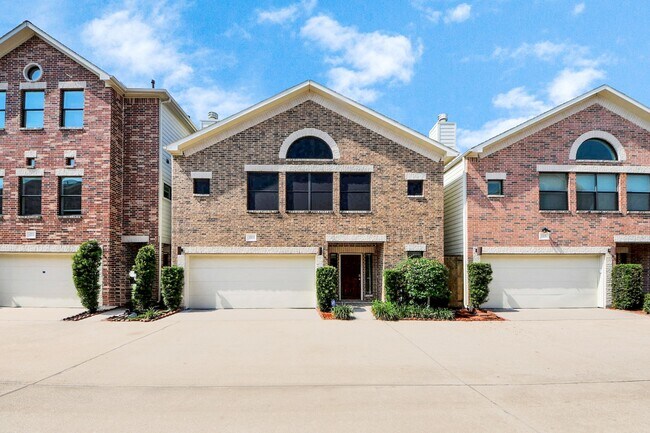 3703 Main Plaza Dr in Houston, TX - Building Photo - Building Photo