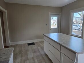 717 W Main St in Ottawa, IL - Building Photo - Building Photo