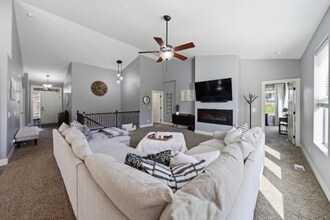 10603 S 213th St in Gretna, NE - Foto de edificio - Building Photo