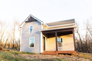 942 Hawkins - Cummins Rd in Paris, KY - Building Photo