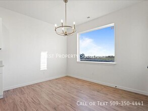 13436 Rd 4 NE-Unit -B in Moses Lake, WA - Foto de edificio - Building Photo