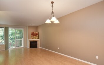 16125 Juanita Woodinville Way NE, Unit 2002 in Bothell, WA - Building Photo - Building Photo