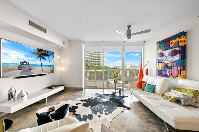 450 Alton Rd, Unit 704 in Miami Beach, FL - Foto de edificio - Building Photo