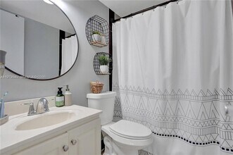 1490 W 42nd Pl in Hialeah, FL - Building Photo - Building Photo