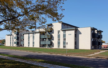 Parkview Terrace Apartments in Mishawaka, IN - Building Photo - Building Photo