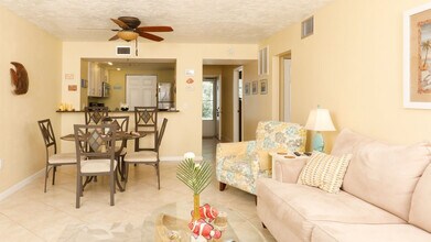 9141 Lake Dr in Englewood, FL - Building Photo - Building Photo
