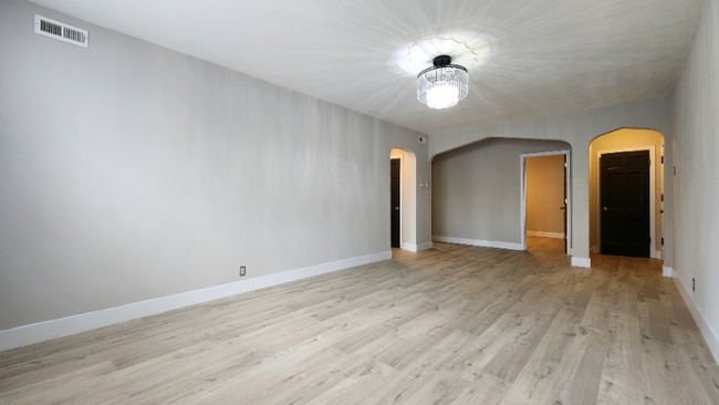7512 Cromwell Dr in Clayton, MO - Building Photo - Building Photo