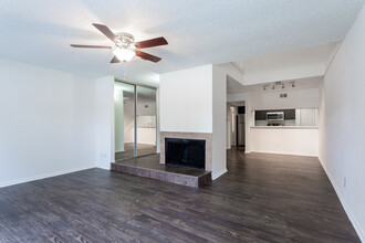 Meadowcrest Apartments in Dallas, TX - Building Photo - Interior Photo