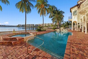 3283 NE 171 St in North Miami Beach, FL - Building Photo