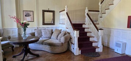 46 Chastellux Ave in Newport, RI - Building Photo - Building Photo