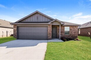 12516 Huntington Rdg Wy in Oklahoma City, OK - Building Photo