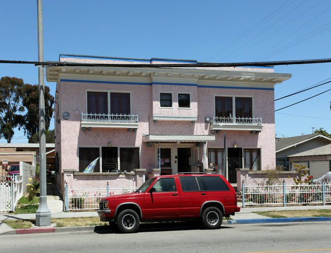 325 W 10th St in Long Beach, CA - Building Photo - Building Photo