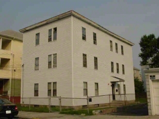 145-151 Sylvian St in Central Falls, RI - Foto de edificio