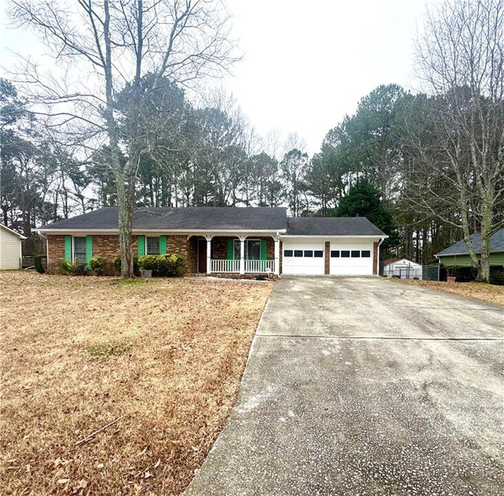 3657 Fernbrook Dr in Snellville, GA - Building Photo