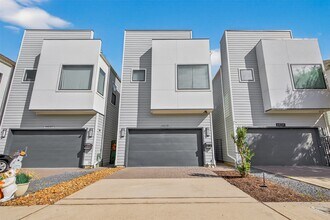 4402 Schuler St in Houston, TX - Building Photo - Building Photo