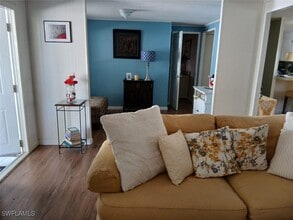 2105 Cypress Ct in Naples, FL - Building Photo - Building Photo