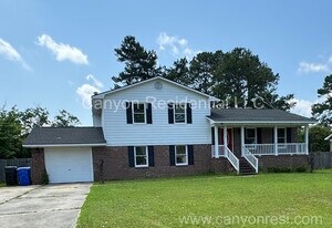 6615 Burgenfield Dr in Fayetteville, NC - Building Photo