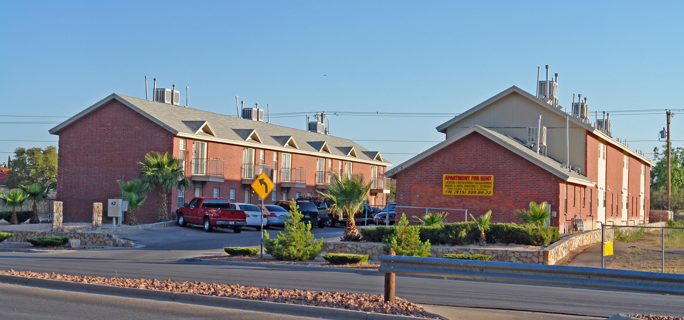 11275 Pebble Hills Blvd in El Paso, TX - Building Photo