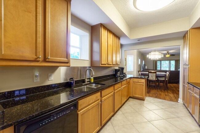 12055 Gandy Blvd N in St. Petersburg, FL - Building Photo - Building Photo