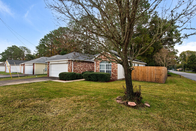 1750 Old Ranch Rd in Fort Walton Beach, FL - Building Photo - Building Photo