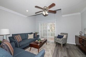 42 Pinnacle Dr in Port Jefferson, NY - Building Photo - Building Photo