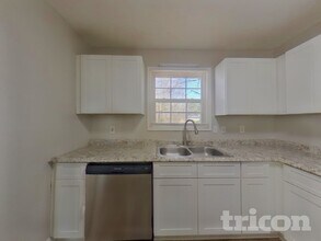 3090 Creel Rd in Atlanta, GA - Foto de edificio - Building Photo