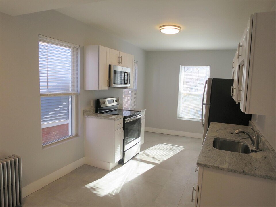 320 Beacon St, Unit 1 in Somerville, MA - Building Photo