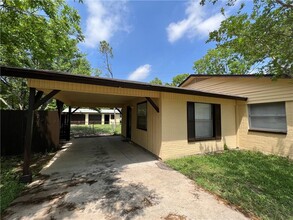 400 Sun Bonnet Dr in Buda, TX - Building Photo - Building Photo