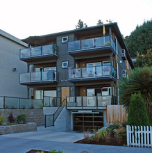 2112 Alki Ave SW in Seattle, WA - Building Photo - Building Photo