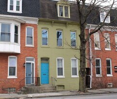 702 W Philadelphia St in York, PA - Building Photo