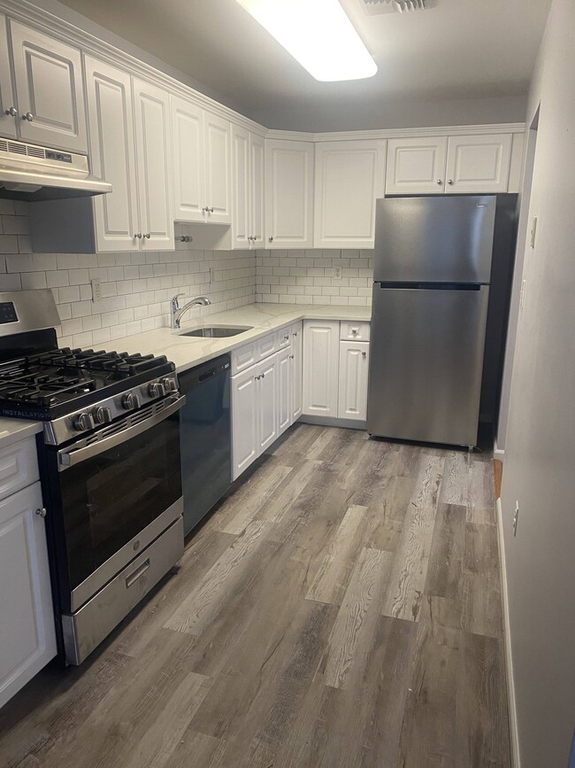 62 Anderson Ave, Unit 1 in Fairview, NJ - Building Photo - Building Photo