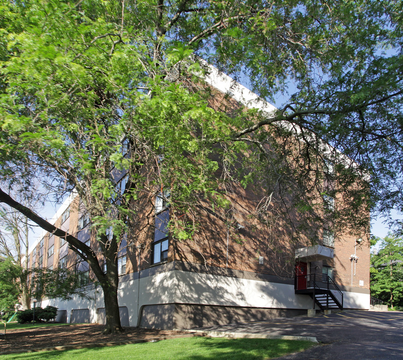 Fox Shore Apartment in Aurora, IL - Building Photo