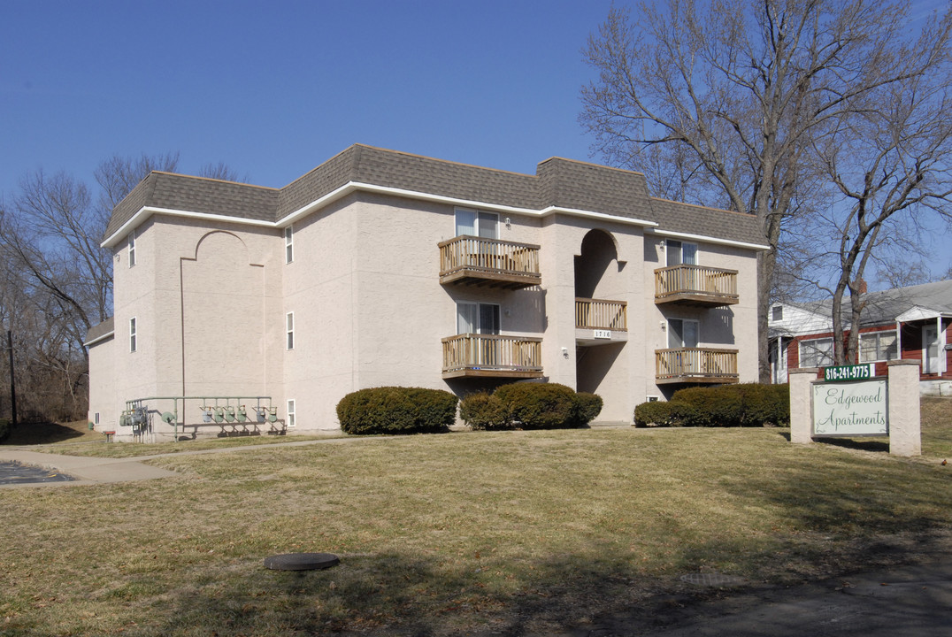 Edgewood Apartments in Independence, MO - Building Photo