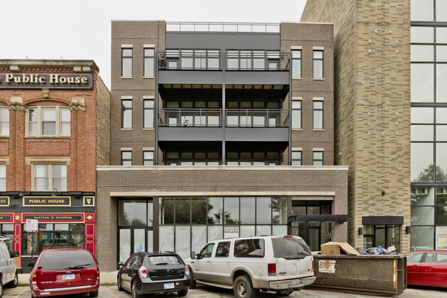 4555 N Ravenswood Ave in Chicago, IL - Building Photo