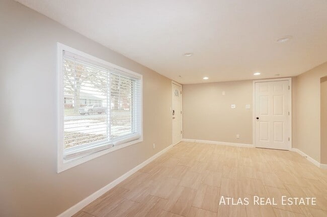 602 NE Darwin St in Lee's Summit, MO - Building Photo - Building Photo