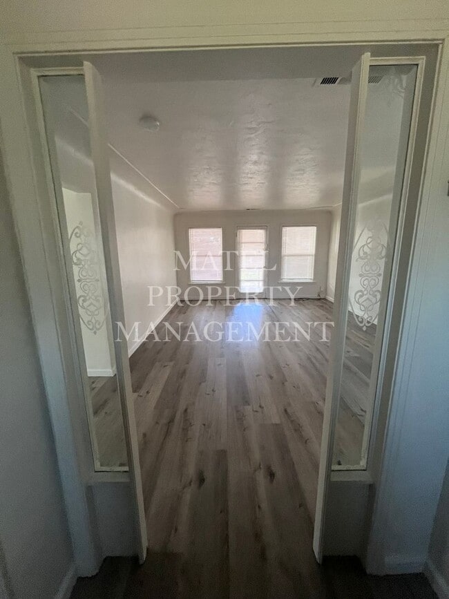 548 Esgar Ave in Modesto, CA - Building Photo - Building Photo