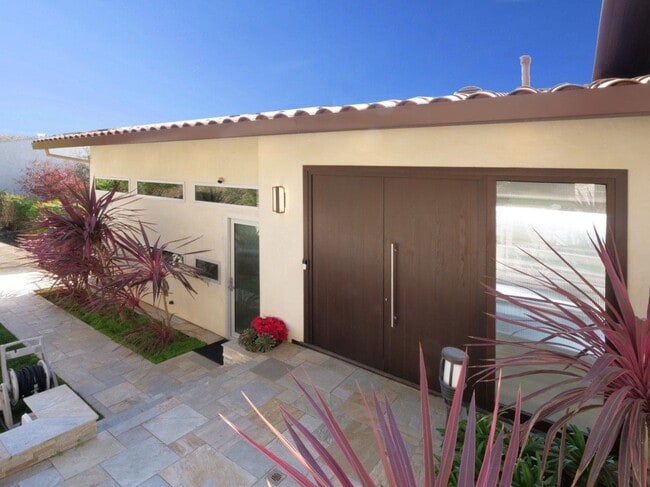 1356 Vía Romero in Palos Verdes Estates, CA - Building Photo - Building Photo