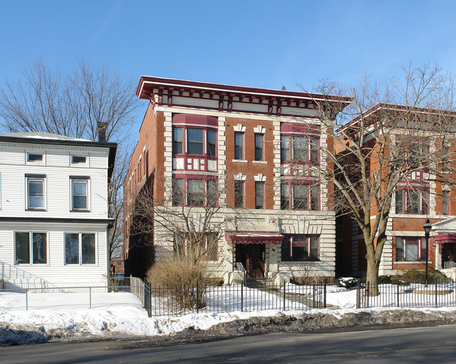 Elton & Elite in Hartford, CT - Foto de edificio - Building Photo