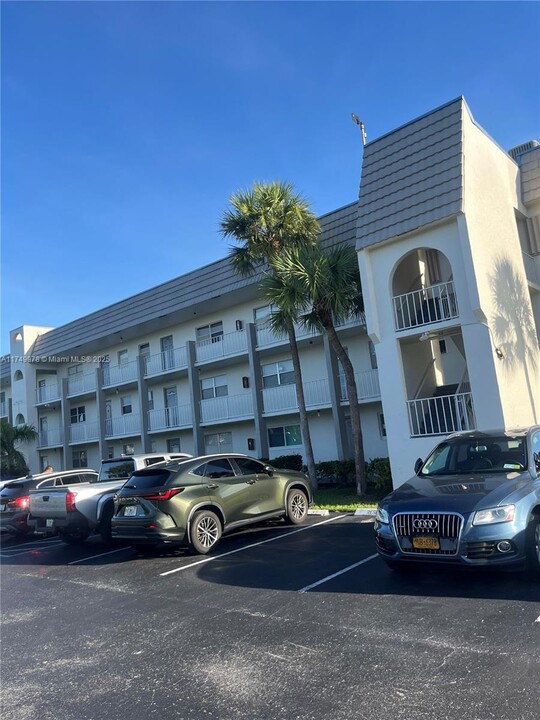 8280 Sunrise Lakes Blvd in Sunrise, FL - Building Photo
