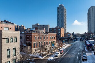 The Pointe in Chicago, IL - Building Photo - Building Photo