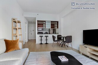 535 W 23 St-Unit -FL3-ID2192 in New York, NY - Foto de edificio - Building Photo