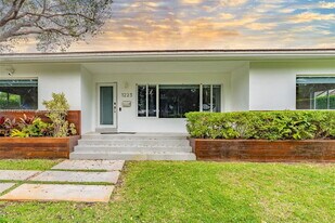 1223 NE 102nd St in Miami Shores, FL - Building Photo